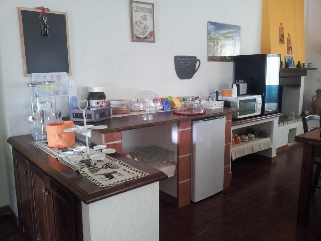 Al Sole Di Pula Bed & Breakfast Exterior foto