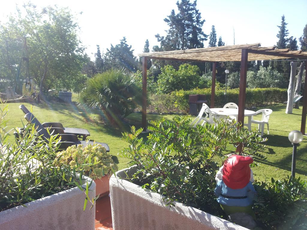 Al Sole Di Pula Bed & Breakfast Exterior foto