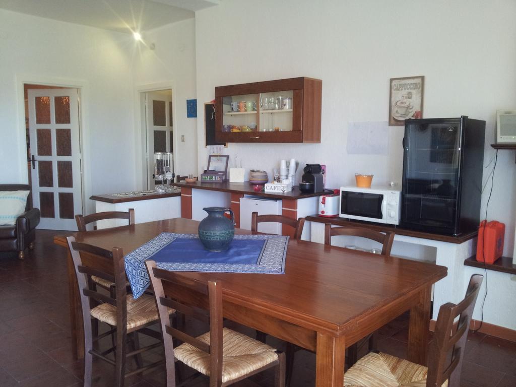 Al Sole Di Pula Bed & Breakfast Exterior foto
