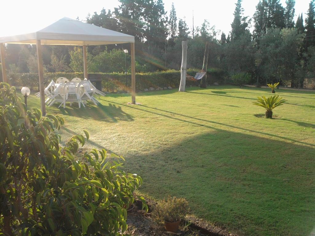 Al Sole Di Pula Bed & Breakfast Exterior foto