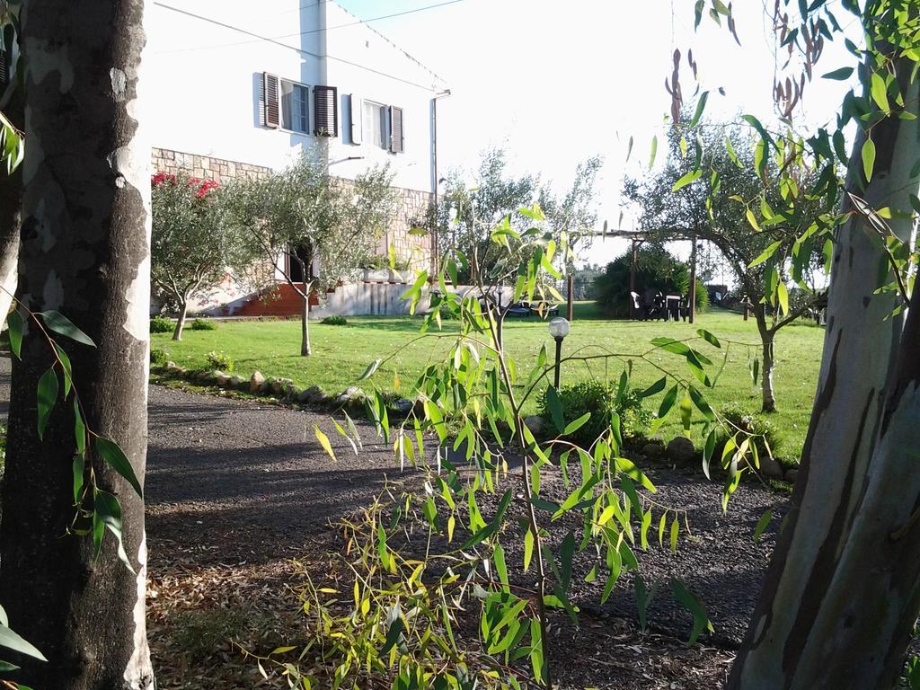 Al Sole Di Pula Bed & Breakfast Exterior foto