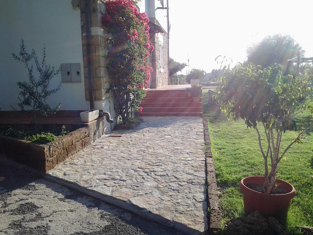 Al Sole Di Pula Bed & Breakfast Exterior foto