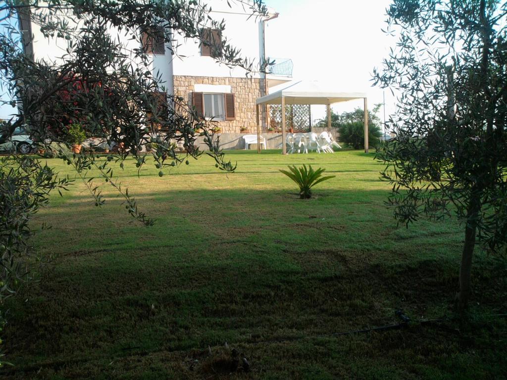 Al Sole Di Pula Bed & Breakfast Exterior foto
