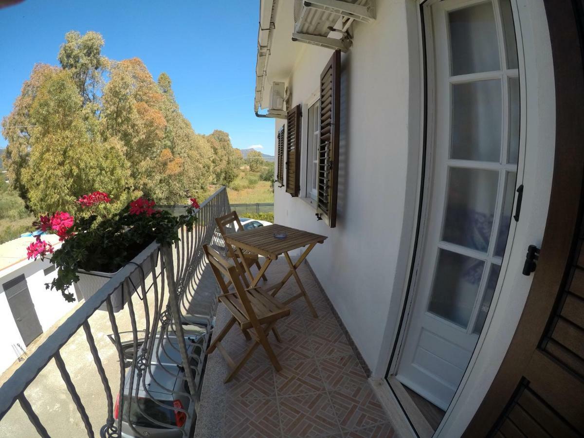 Al Sole Di Pula Bed & Breakfast Exterior foto