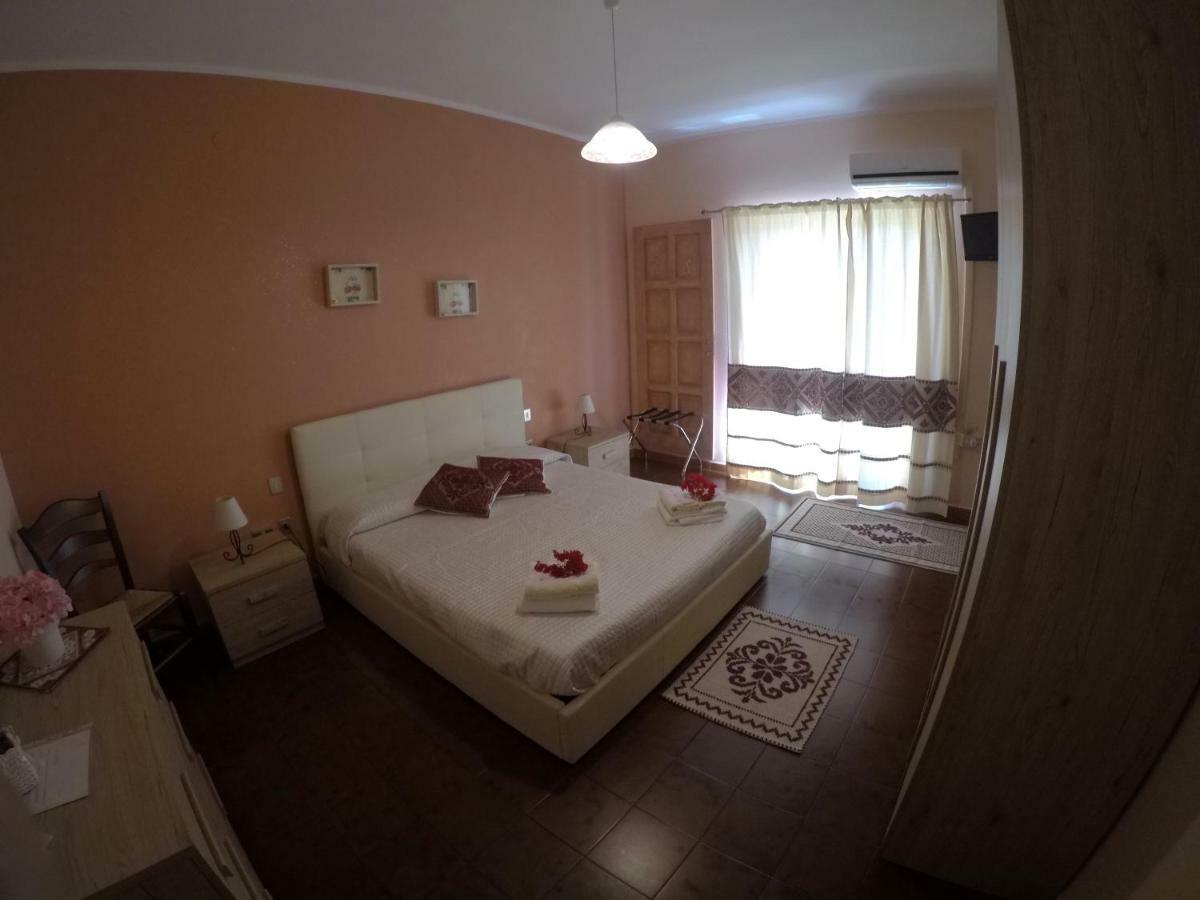 Al Sole Di Pula Bed & Breakfast Exterior foto