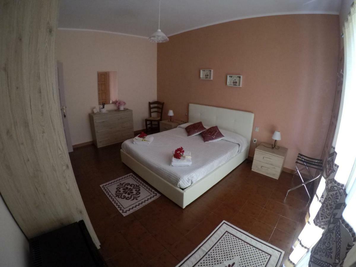 Al Sole Di Pula Bed & Breakfast Exterior foto