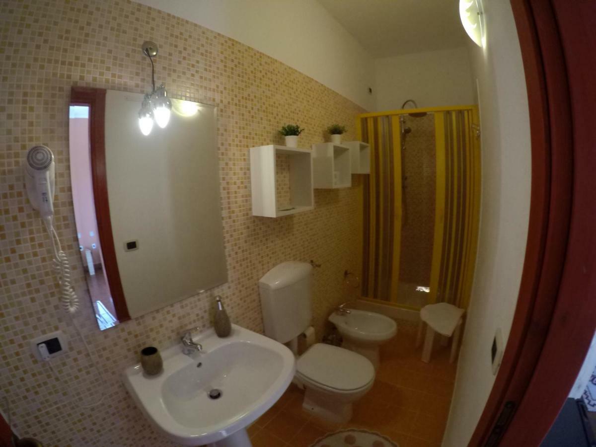 Al Sole Di Pula Bed & Breakfast Exterior foto