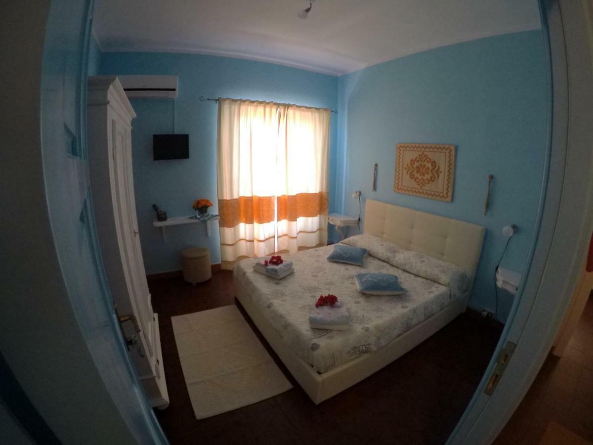 Al Sole Di Pula Bed & Breakfast Exterior foto
